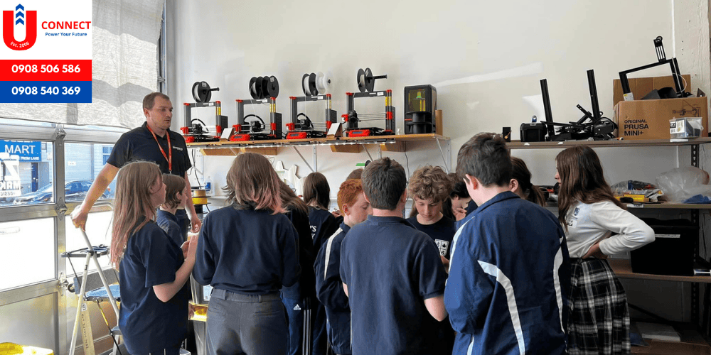 Trung học St. John's Academy, bang British Colombia, Canada